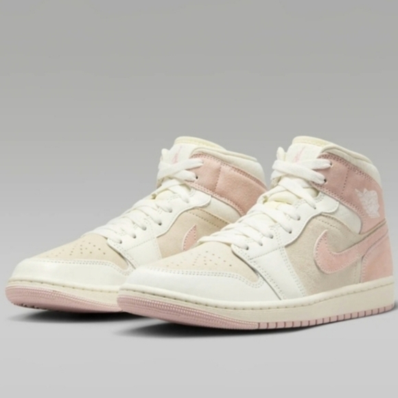 Air Jordan 1 Mid SE Sneakers Coconut Milk/Sail/Legend Pink